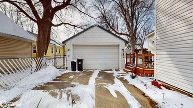 It doesn't get any better than this! Ideally located just blocks - photo 24