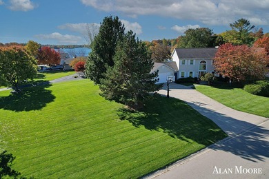 Lake Bella Vista Home For Sale in Rockford Michigan