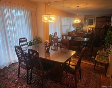Luxury High Rise Coop Centrally Located .Move in Ready. Hardwood - photo 3