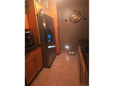 Luxury High Rise Coop Centrally Located .Move in Ready. Hardwood - photo 5