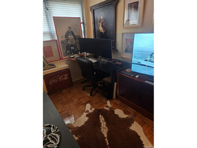 Luxury High Rise Coop Centrally Located .Move in Ready. Hardwood - photo 8