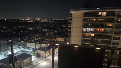 Luxury High Rise Coop Centrally Located .Move in Ready. Hardwood - photo 9