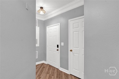 Beautifully updated first-floor end unit in The Merritt, ideally - photo 3