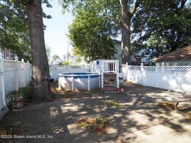 Bring your vision and tools to this detached single-family home - photo 13