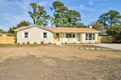 Location, location, location! NO HOA! This home is for those - photo 3