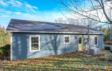 Enjoy privacy and comfort in this inviting 3-bedroom, 2 full - photo 7