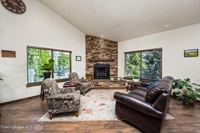 Welcome to The Tree House at Avondale Lane, a one-of-a-kind - photo 11