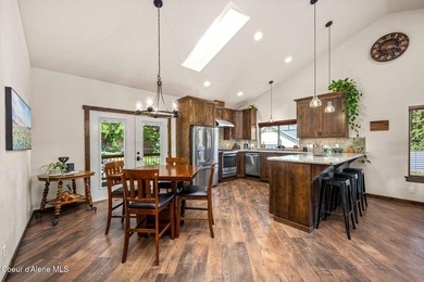 Welcome to The Tree House at Avondale Lane, a one-of-a-kind - photo 12
