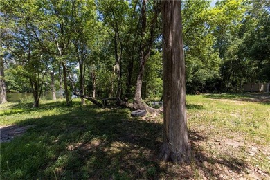 Looking for that spot with ample privacy and a waterfront view - photo 32
