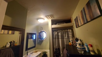 Welcome to 29 Oak Street. Great intown location that is minutes - photo 33