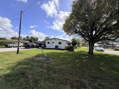 Welcome to this beautiful 4-bedroom, 3-bath home offering nearly - photo 4