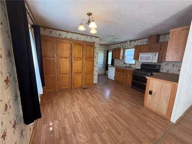Affordable living! Three bedroom, two full bath 2005 Fairmont - photo 14