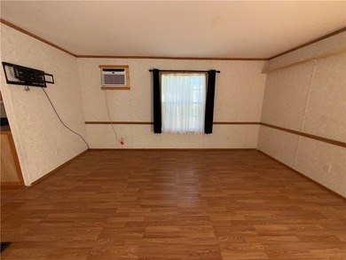 Affordable living! Three bedroom, two full bath 2005 Fairmont - photo 15