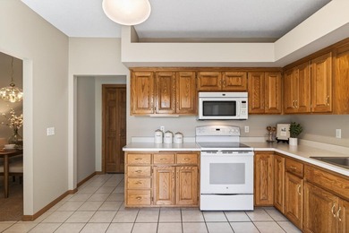 This beautiful 2 bedroom, 2 bath end-unit townhome offers tons - photo 15