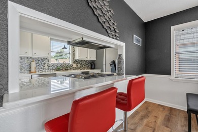Beautifully updated lakefront condo on the main channel of Lake - photo 16