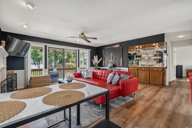 Beautifully updated lakefront condo on the main channel of Lake - photo 18