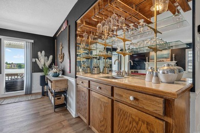 Beautifully updated lakefront condo on the main channel of Lake - photo 20