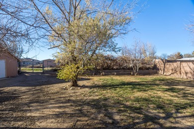 UNDER CONTRACT-TAKING BACKUP OFFERS. This well-maintained home