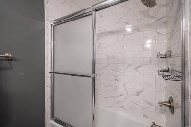 Beautifully updated lakefront condo on the main channel of Lake - photo 28