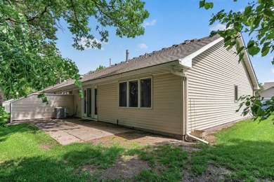 This beautiful 2 bedroom, 2 bath end-unit townhome offers tons - photo 30