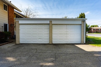 Well-located Orem townhome offering space, functionality, and - photo 6