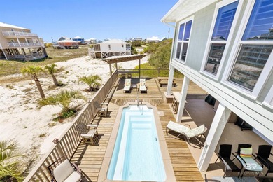 Welcome to paradise! Expansive custom ranch home with a walk-out - photo 11