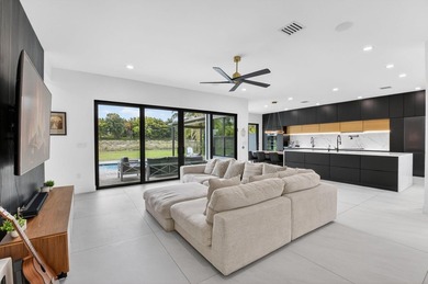 This uniquely customized Maldives model is a one-of-a-kind - photo 12