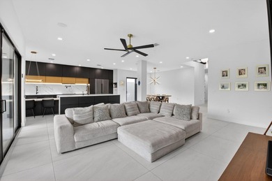 This uniquely customized Maldives model is a one-of-a-kind - photo 14