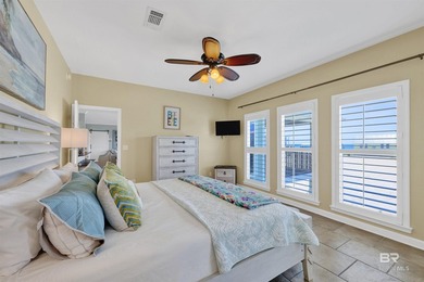 Welcome to paradise! Expansive custom ranch home with a walk-out - photo 17