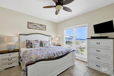 Welcome to paradise! Expansive custom ranch home with a walk-out - photo 21