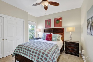 Welcome to paradise! Expansive custom ranch home with a walk-out - photo 22
