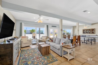 Welcome to paradise! Expansive custom ranch home with a walk-out - photo 25