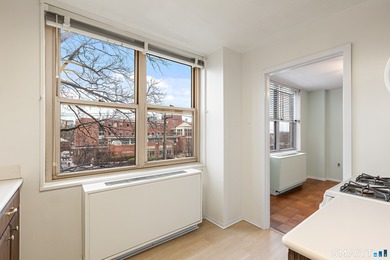 Very spacious 2-bedroom/ 2-full bathroom, 1324 sqft corner unit