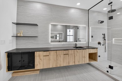 This uniquely customized Maldives model is a one-of-a-kind - photo 31
