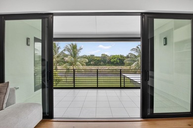 This uniquely customized Maldives model is a one-of-a-kind - photo 34