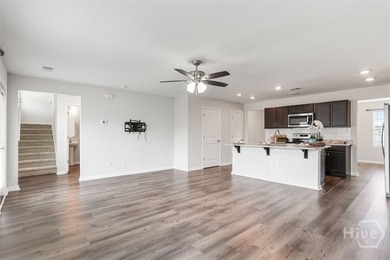 BETTER THAN NEW! This beautifully maintained 4-bedroom, 2.5-bath - photo 5
