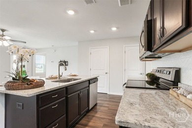 BETTER THAN NEW! This beautifully maintained 4-bedroom, 2.5-bath - photo 6