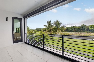 This uniquely customized Maldives model is a one-of-a-kind - photo 36