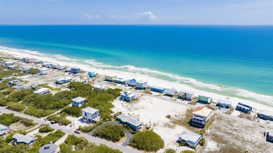 Welcome to paradise! Expansive custom ranch home with a walk-out - photo 45