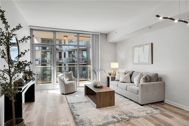 Experience the best of downtown San Diego living in this - photo 2