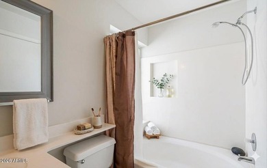 Experience refined living in this beautifully appointed 3 bed, 2 - photo 14
