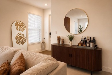 Corner unit, 2-car garage, 3 bedrooms, 2.5 bathrooms. Private - photo 7