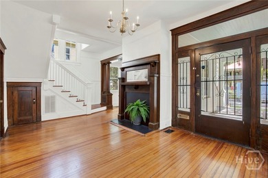 Charming, historic renovation, c. 1913, located in the heart of - photo 3