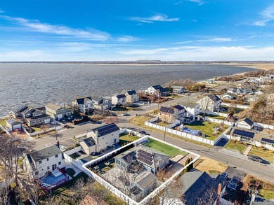 Discover 6 Rugby Drive in Shirley with stunning WATERVIEWS of - photo 3