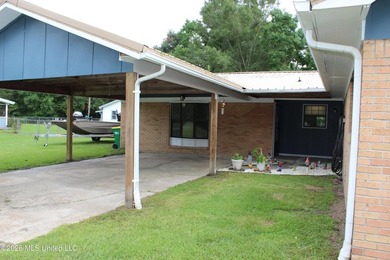 Welcome home to this charming 3 bedroom, 2 bathroom property - photo 11