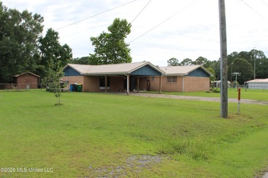 Welcome home to this charming 3 bedroom, 2 bathroom property - photo 13