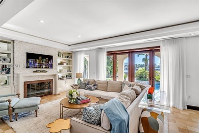 Welcome to this spectacular 5 bedroom, 5 1/2 bathroom private - photo 8