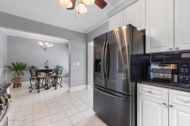 Wonderful curb appeal on this meticulously kept colonial w/the - photo 18