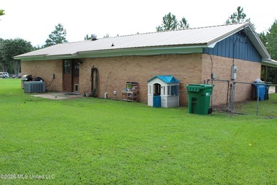 Welcome home to this charming 3 bedroom, 2 bathroom property - photo 21