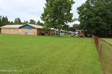 Welcome home to this charming 3 bedroom, 2 bathroom property - photo 23